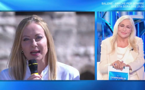 Meloni commenta i suoi pranzi della domenica su Rai 1 con Mara Venier e scoppia il caso politico