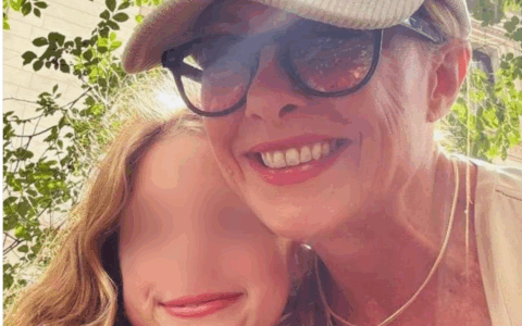 Italia Viva accusa la premier: “Volo di Stato per New York”. Meloni: “No, aereo di linea con mia figlia”