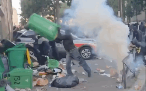 300 arresti in Francia dopo le proteste “Blocchiamo tutto”
