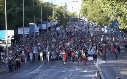 Madrid, caos alla Vuelta: ultima tappa annullata per le proteste pro-Palestina