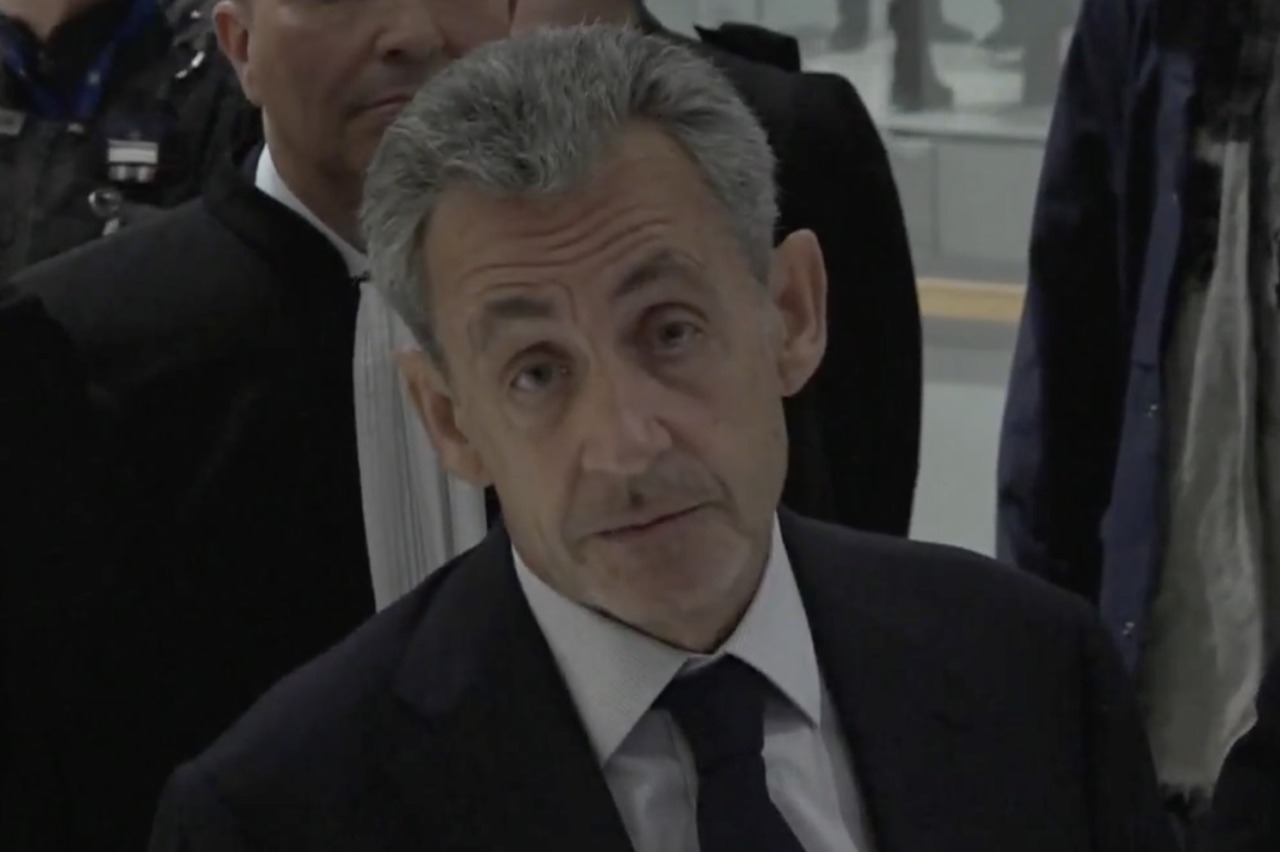 Sarkozy condannato a 5 anni per finanziamenti illeciti da Gheddafi: andrà in carcere