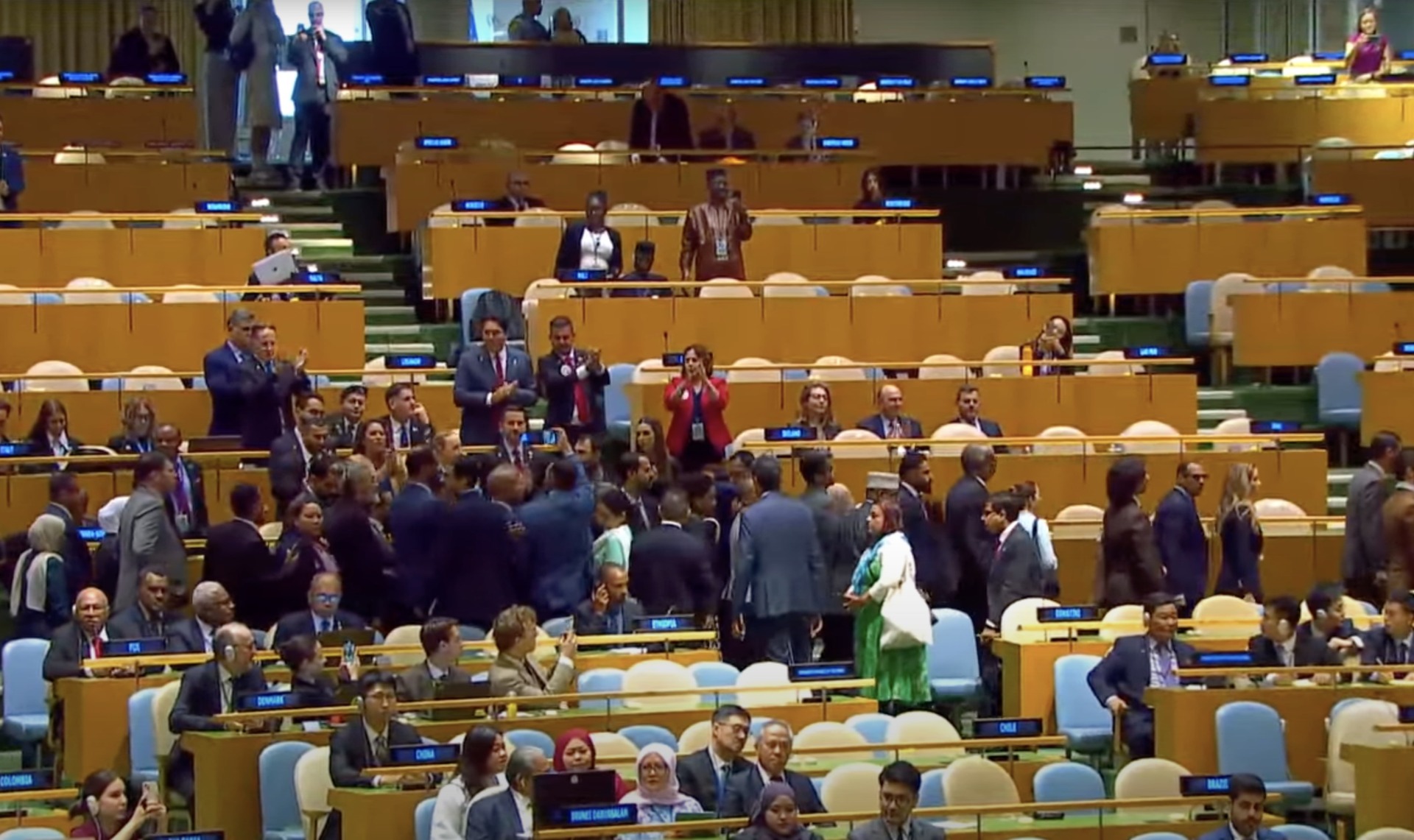 Netanyahu parla all'Onu e i delegati abbandonano l'aula