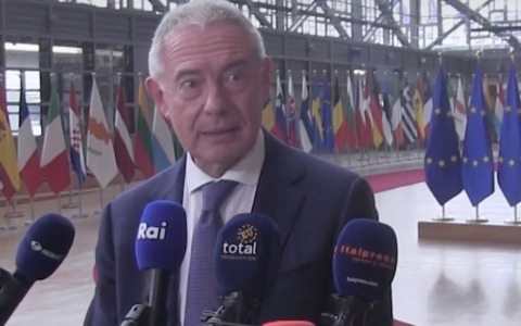 Elettrico, Urso (FdI): “Dipendenza tecnologica da altri continenti non è futuro. Serve autonomia strategica Ue, batterie fondamentali”
