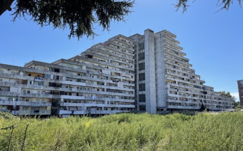 Sequestrano un uomo per impossessarsi della casa popolare. Arrestate sette persone