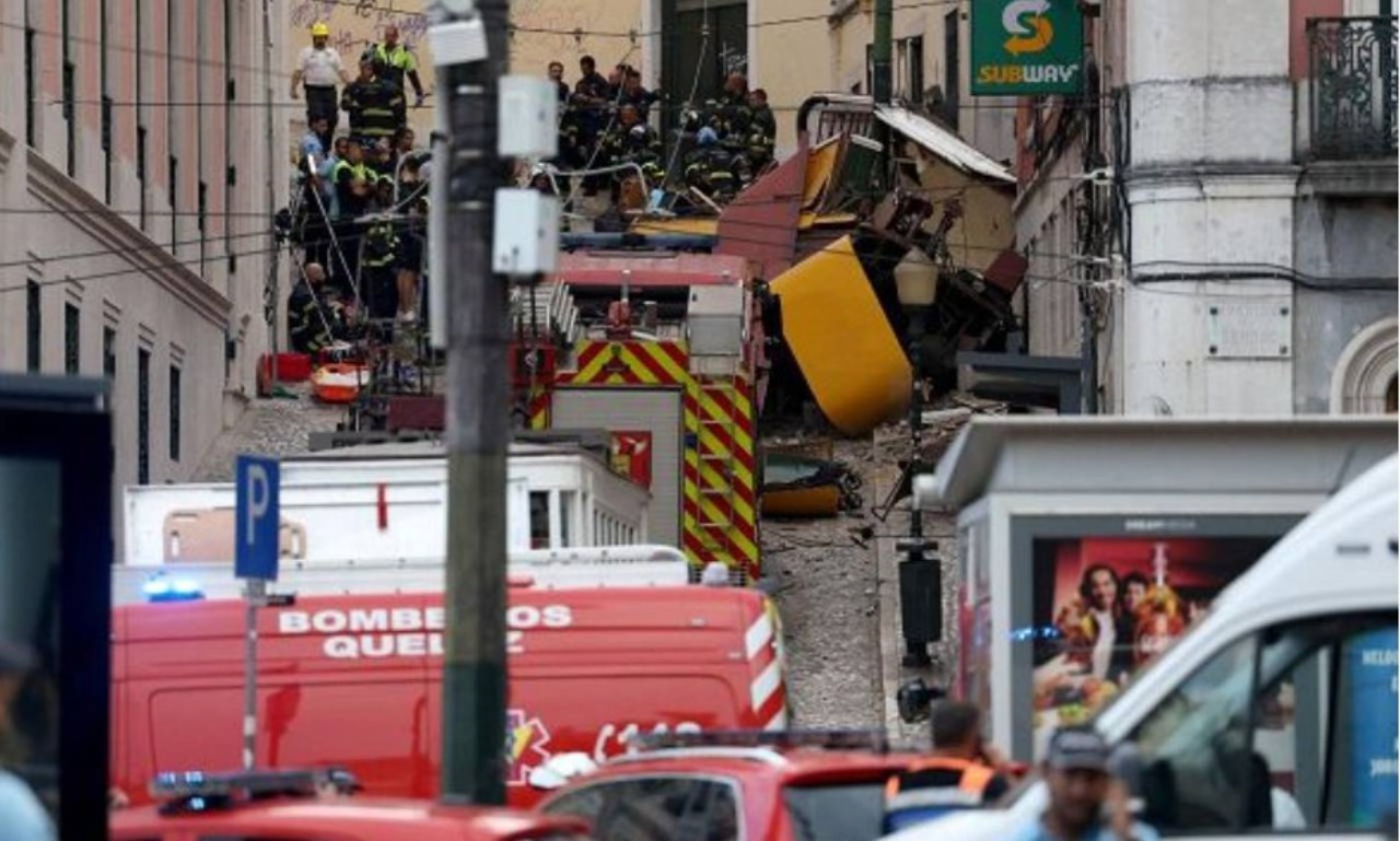 Incidente alla funicolare di Lisbona: sale a 17 il bilancio dei morti sull’Ascensor da Glória. C’è anche un’italiana
