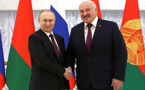 Disgelo Bielorussia Usa, il putiniano Lukashenko su Trump: “Dobbiamo aiutarlo nella sua missione di pace”