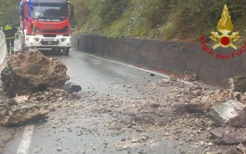 Nubifragi, frane, strade allagate e paesi isolati: il maltempo fa ancora danni in Lombardia
