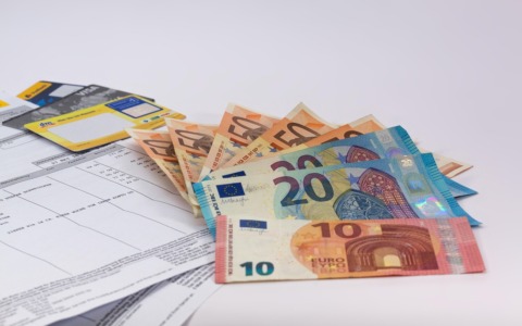 Violenza economica: che cos’è e come si previene