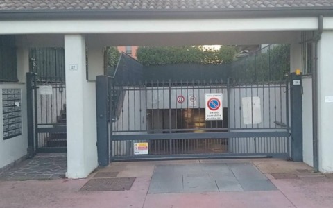 Ventenne accoltella il padre per difendere la madre: è in fin di vita