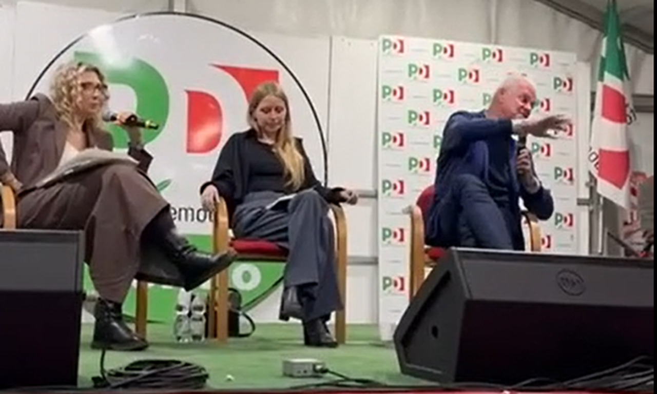 Il ministro Zangrillo contestato alla Festa dell’Unità di Torino