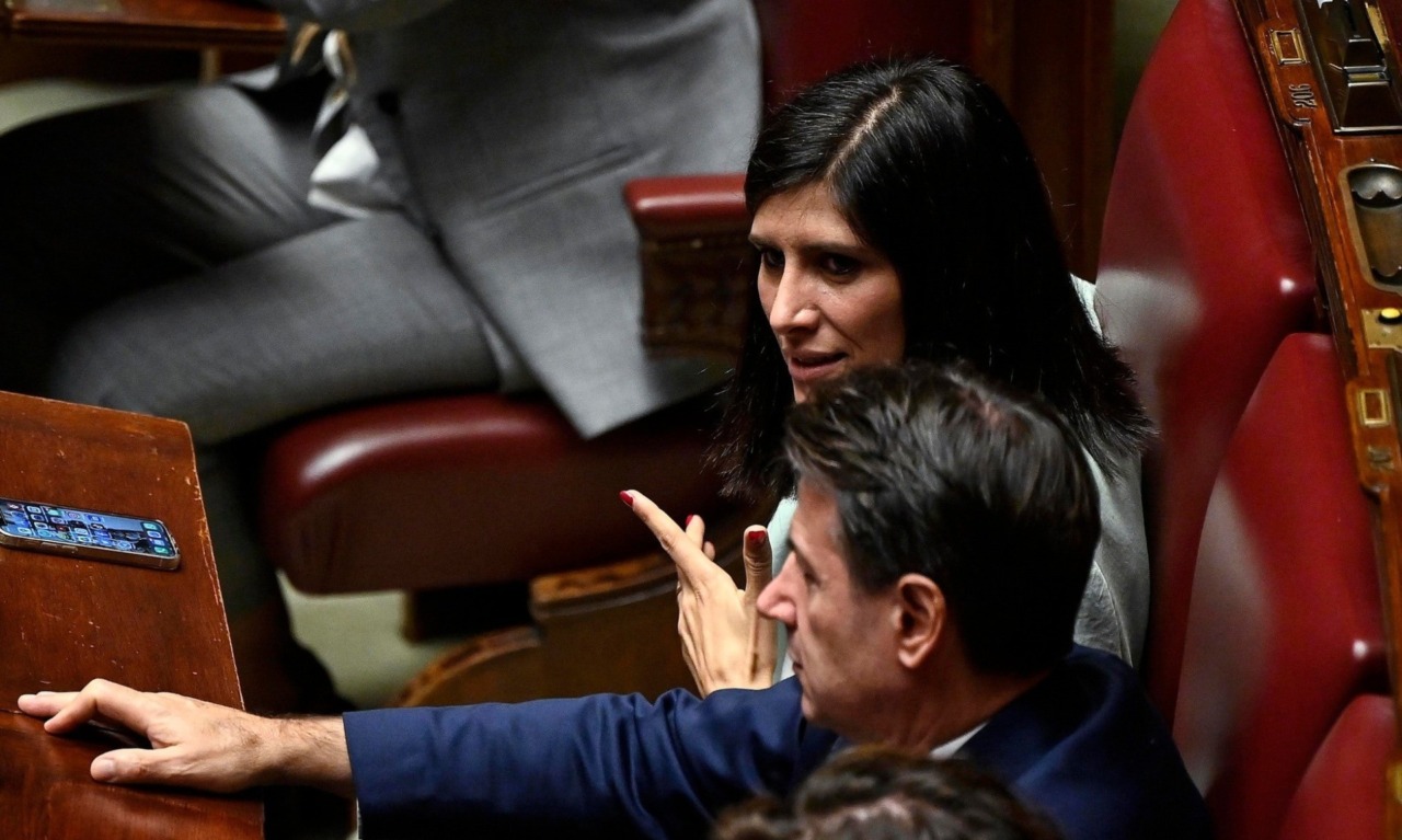 “Troppo subalterni al Pd”, tra i 5 Stelle scoppia il caso Appendino