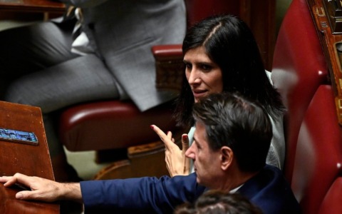 “Troppo subalterni al Pd”, tra i 5 Stelle scoppia il caso Appendino