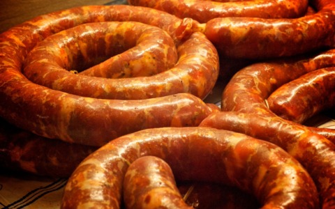 Salmonella nella salsiccia: il prodotto e i lotti ritirati dai supemercati