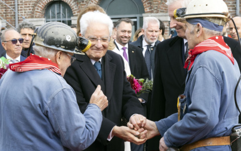 Mattarella in visita a Marcinelle per omaggiare le vittime: “Tragedia monito per la storia del nostro lavoro”