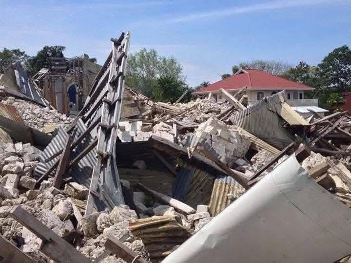 Filippine, terremoto di magnitudo 7.4 devasta il Sud del Paese