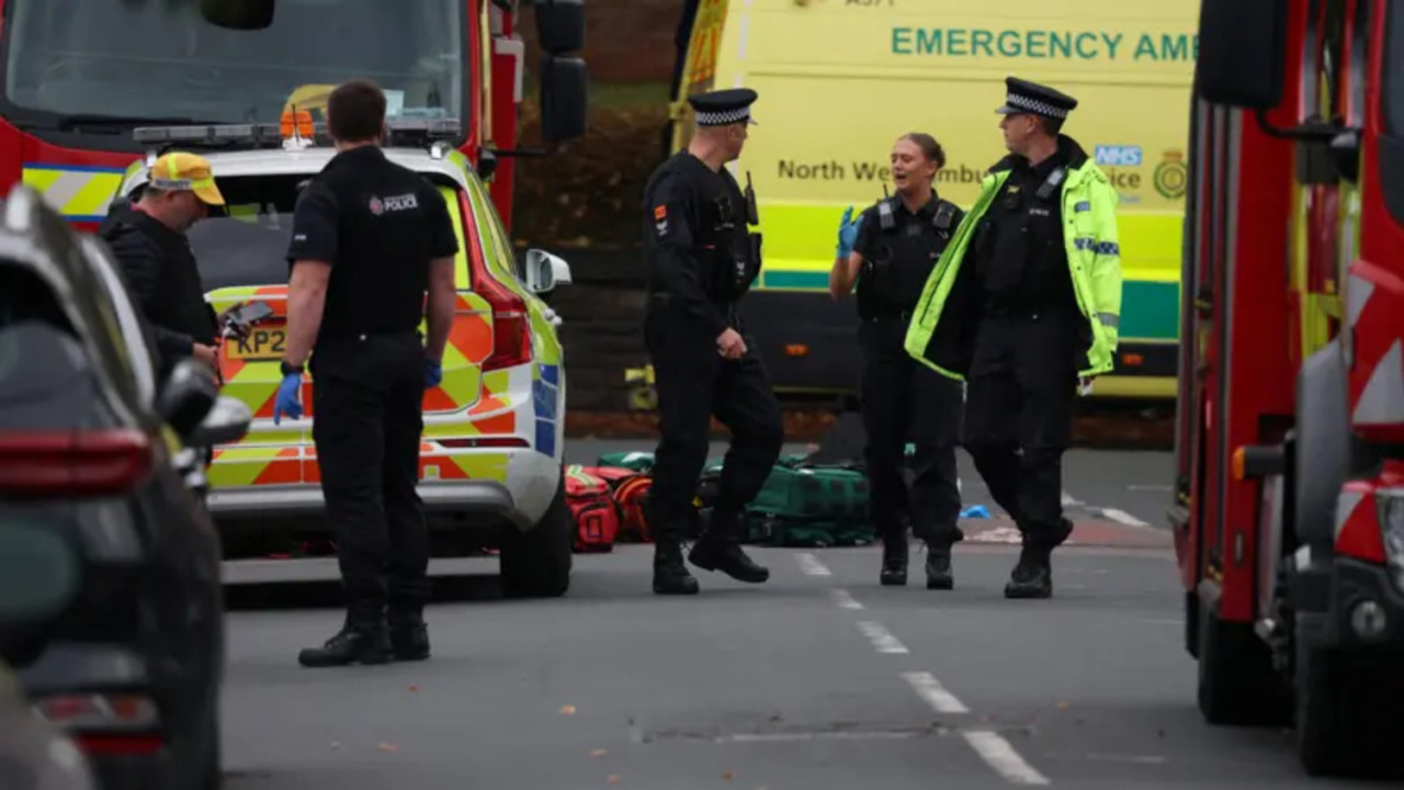 Attacco alla sinagoga di Manchester, arrestati tre possibili complici del killer. Polizia: “E’ terrorismo”