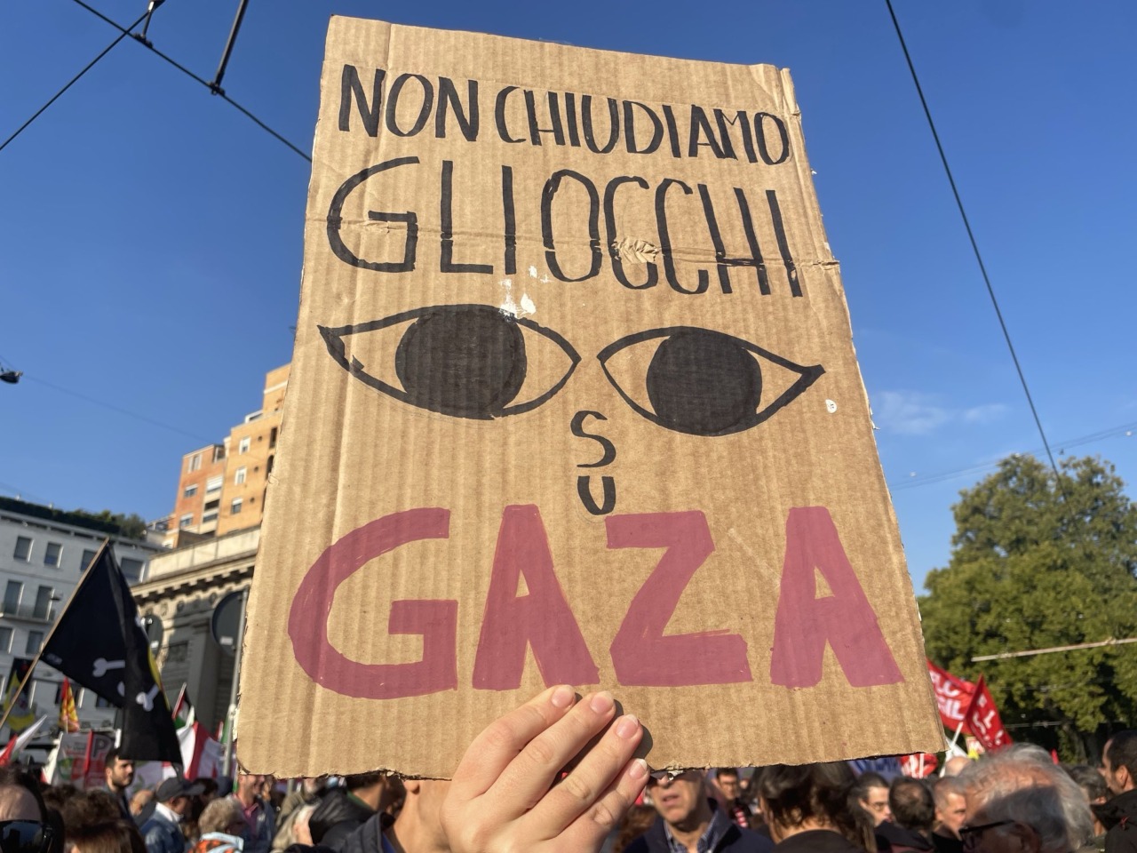 Sciopero generale per la Palestina: città bloccate, porti fermi e decine di migliaia in piazza