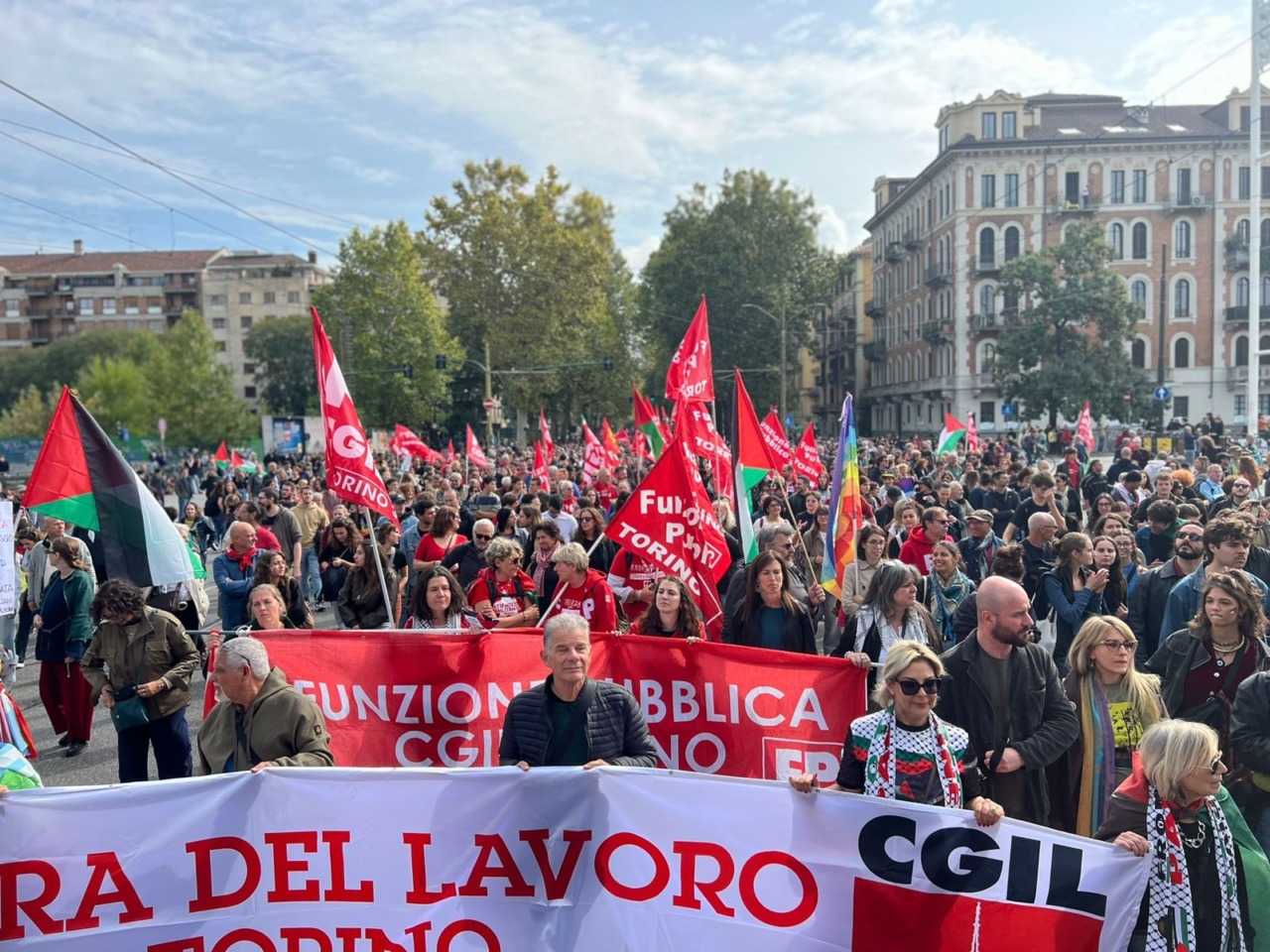 Sciopero generale per la Palestina: città bloccate, porti fermi e decine di migliaia in piazza