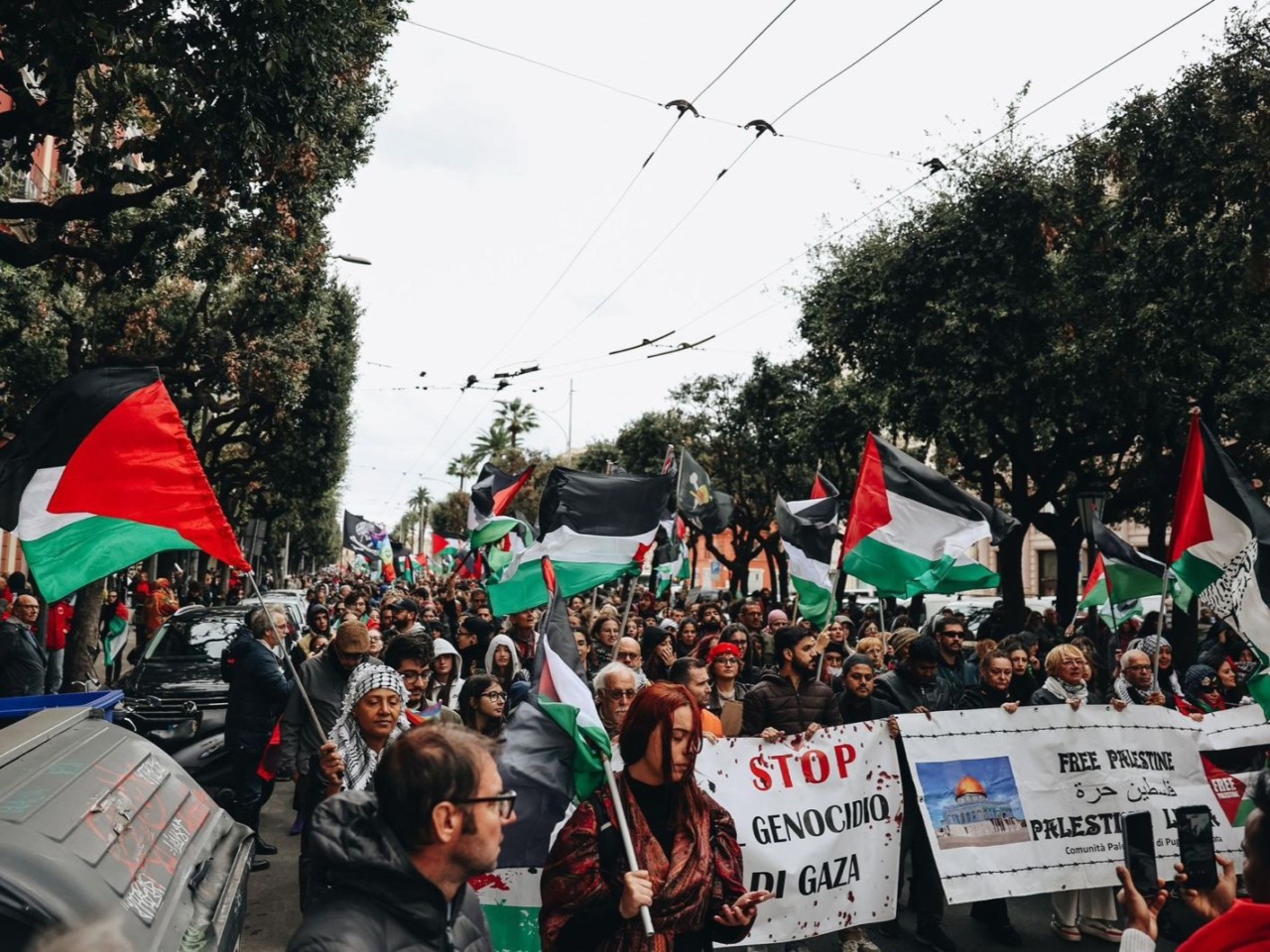 Sciopero generale per la Palestina: città bloccate, porti fermi e decine di migliaia in piazza