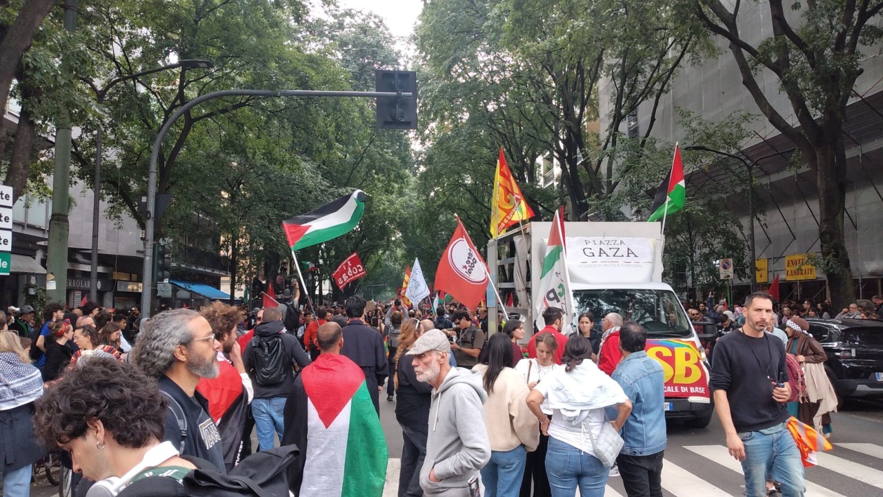 Sciopero generale per la Palestina: città bloccate, porti fermi e decine di migliaia in piazza