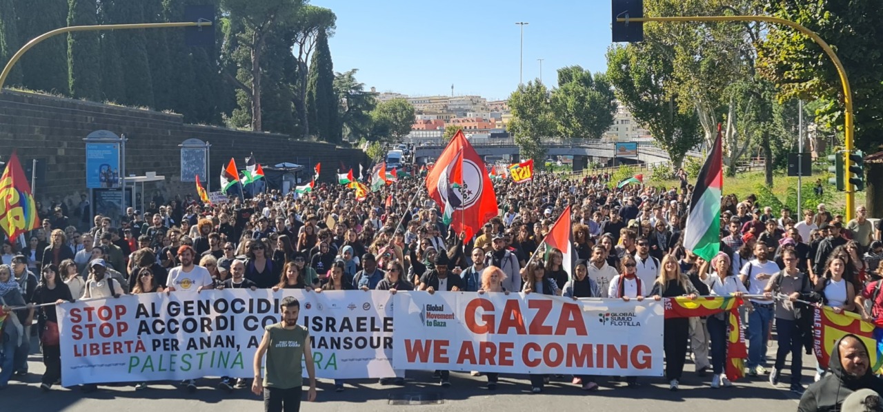 Sciopero generale per la Palestina: autostrade, tangenziali e città bloccate, porti fermi e decine di migliaia in piazza