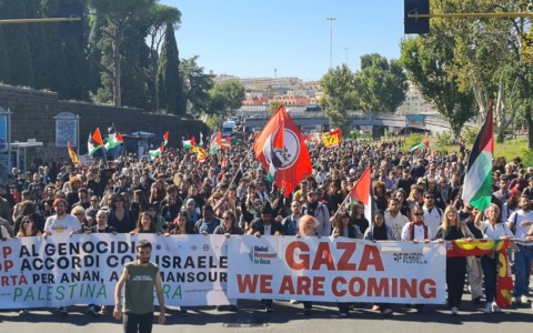Sciopero generale per la Palestina: autostrade, tangenziali e città bloccate, porti fermi e decine di migliaia in piazza