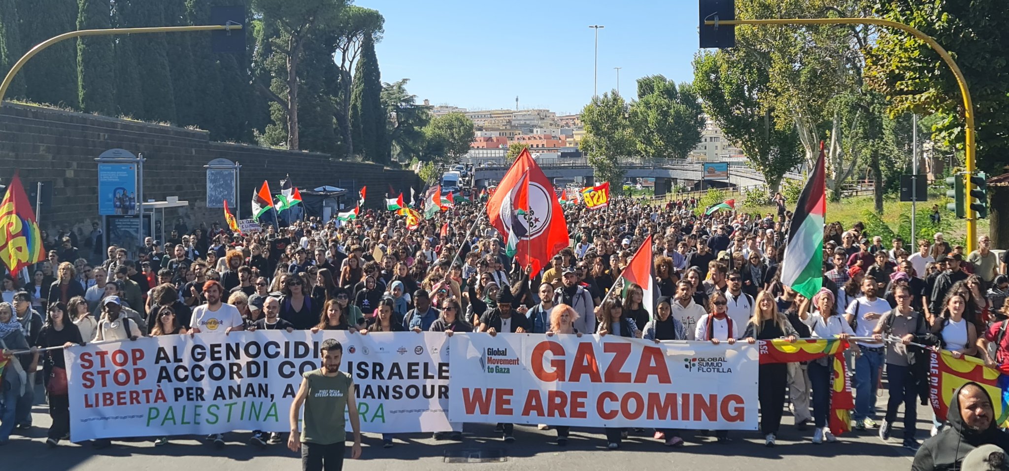 Sciopero generale per la Palestina: città bloccate, porti fermi e decine di migliaia in piazza