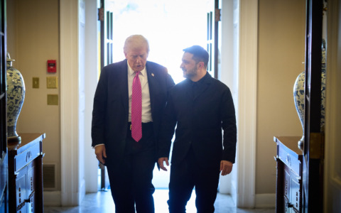 Trump incontra Zelensky e frena sui Tomahawk: “Guerra finisca senza”