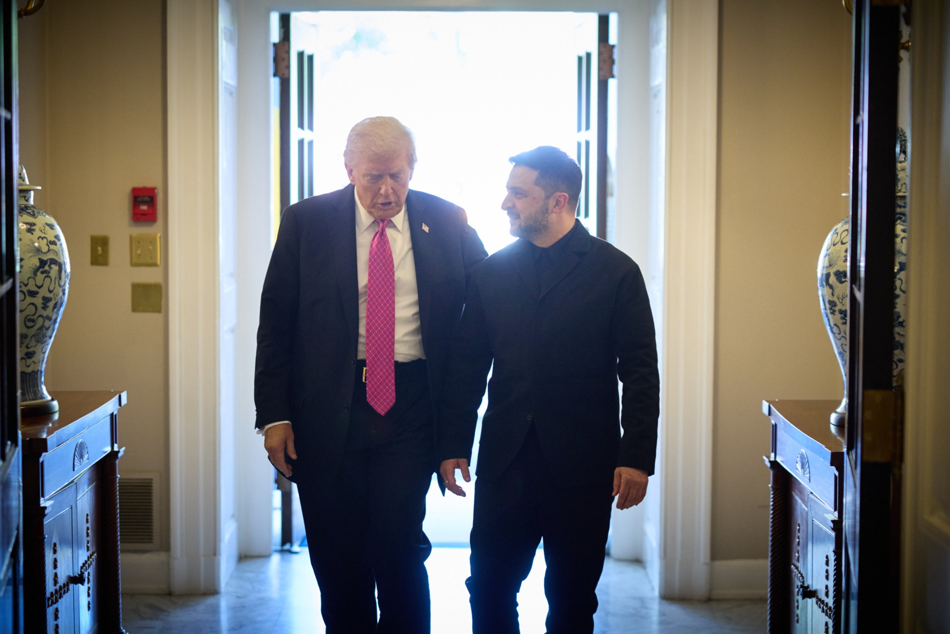 Trump incontra Zelensky e frena sui Tomahawk: "Guerra finisca senza"