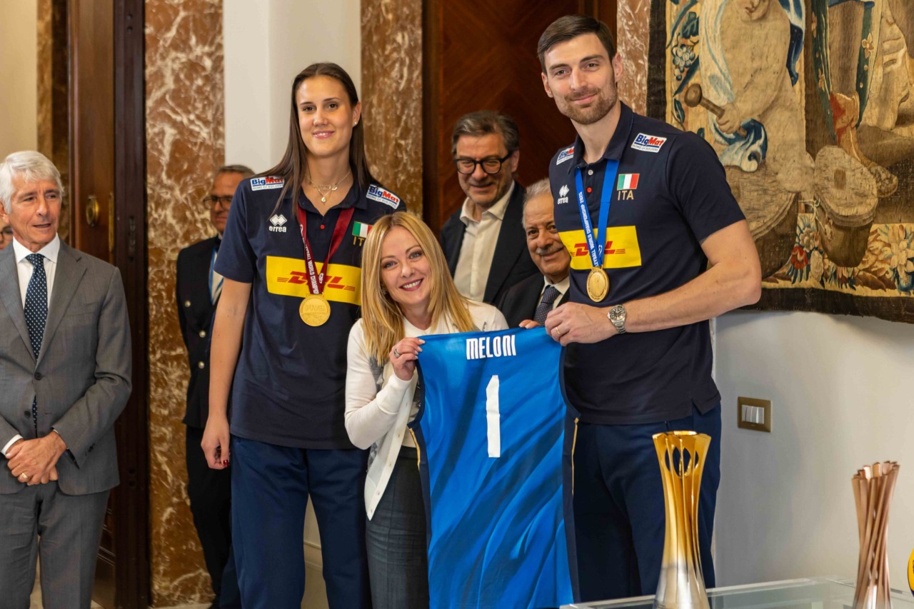 Mattarella e Meloni celebrano le Nazionali di volley campioni del mondo