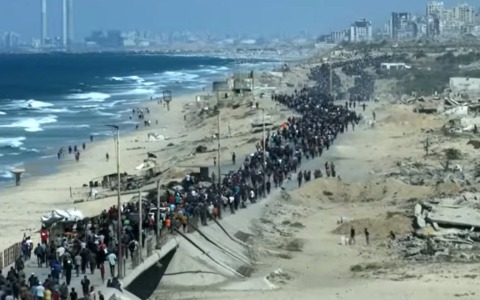 Iniziato il cessate il fuoco: “Gaza città aperta”, i palestinesi tornano a casa
