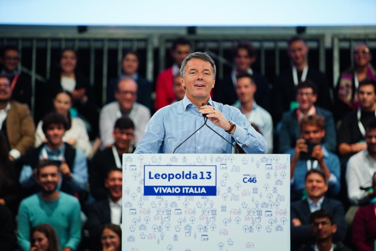 Renzi riparte dalla Leopolda con la “Casa Riformista” (e lancia un monito su Meloni al Quirinale)