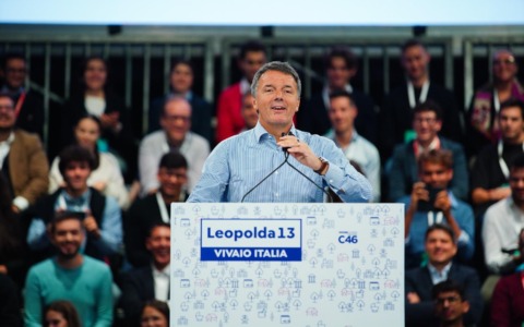 Renzi riparte dalla Leopolda con la “Casa Riformista” (e lancia un monito su Meloni al Quirinale)