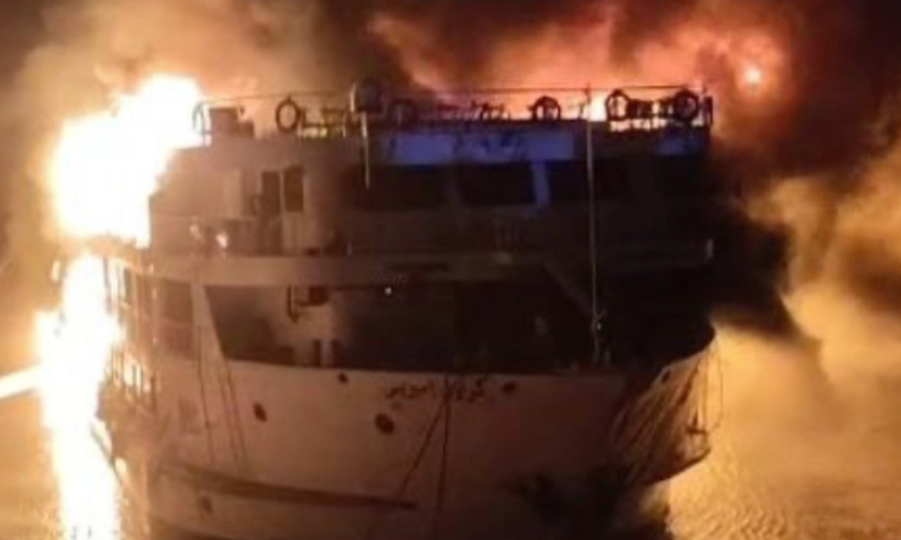 Nave in fiamme durante la crociera sul Nilo: a bordo 60 italiani