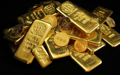 Oro: lunedì la quotazione più alta di sempre, ieri il peggior calo dal 2013