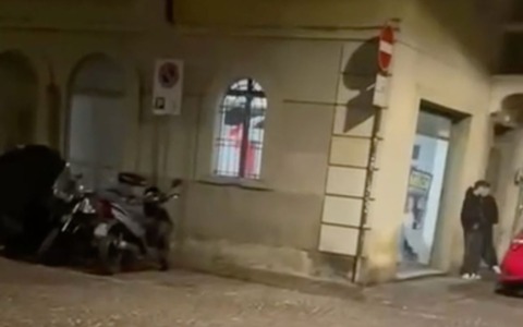 Cori fascisti nella sede di Fratelli d’Italia a Parma. Schlein: “Meloni tacerà ancora?”