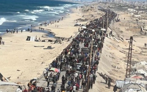 Idf completa il ritiro delle truppe, migliaia di palestinesi tornano a Gaza City