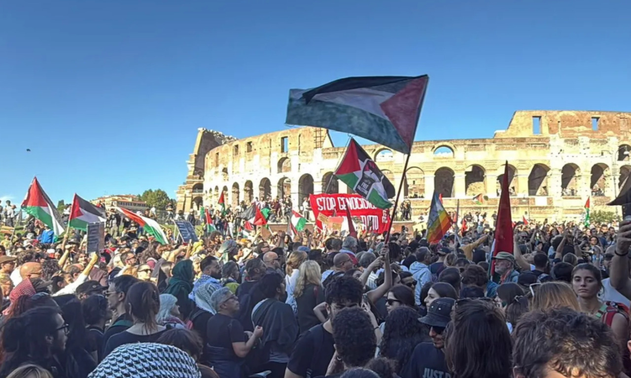 Guerriglia a Roma, scritte antisemite, raid neofascista: polemiche post corteo. Landini: “Abbiamo isolato i violenti”