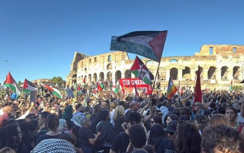 Guerriglia a Roma, scritte antisemite, raid neofascista: polemiche post corteo. Landini: “Abbiamo isolato i violenti”