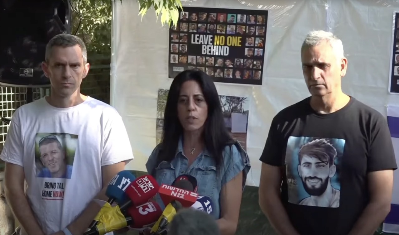 Israele, proteste delle famiglie degli ostaggi sotto casa di Netanyahu. Gli ultimi 15 italiani della Flottilla rientreranno oggi