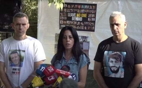 Israele, proteste delle famiglie degli ostaggi sotto casa di Netanyahu. Gli ultimi 15 italiani della Flottilla rientreranno oggi