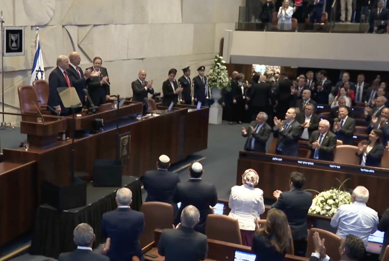 Trump accolto con una standing ovation alla Knesset