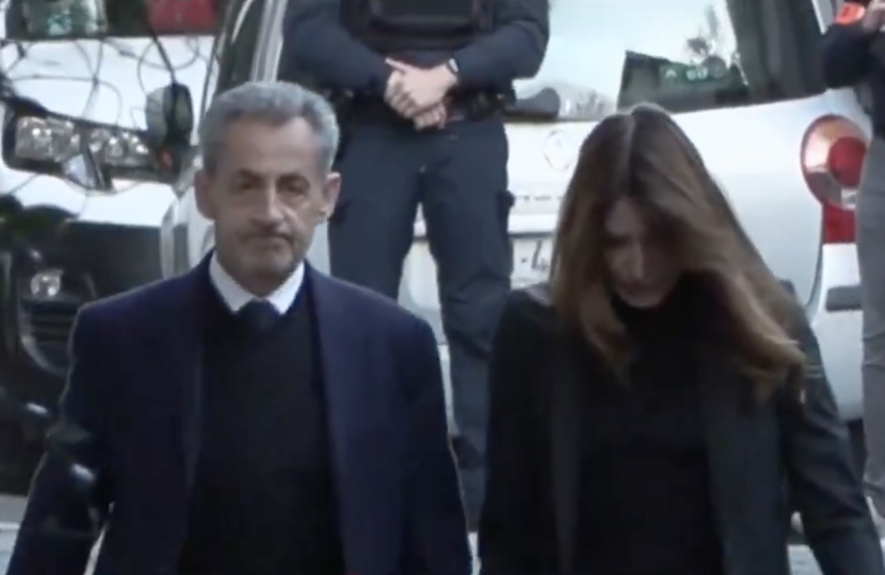 Sarkozy entra alla Santé: è la prima volta che un Presidente della Francia va in carcere