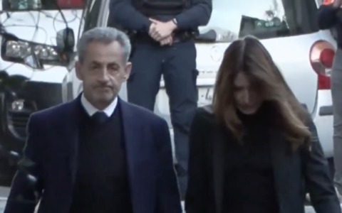 Sarkozy entra alla Santé: è la prima volta che un Presidente della Francia va in carcere