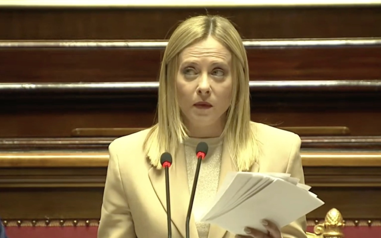 Meloni in Parlamento alla vigilia del Consiglio Ue: “Pieno sostegno a Ucraina. Piano Gaza un successo di Trump”