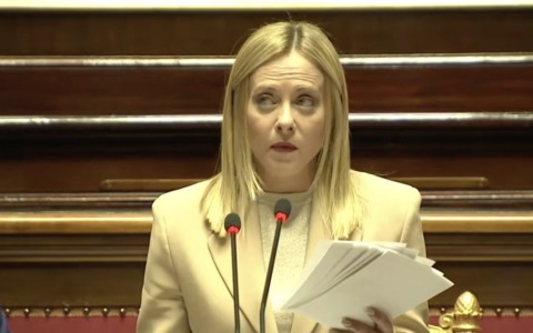 Meloni in Parlamento alla vigilia del Consiglio Ue: “Pieno sostegno a Ucraina. Piano Gaza un successo di Trump”