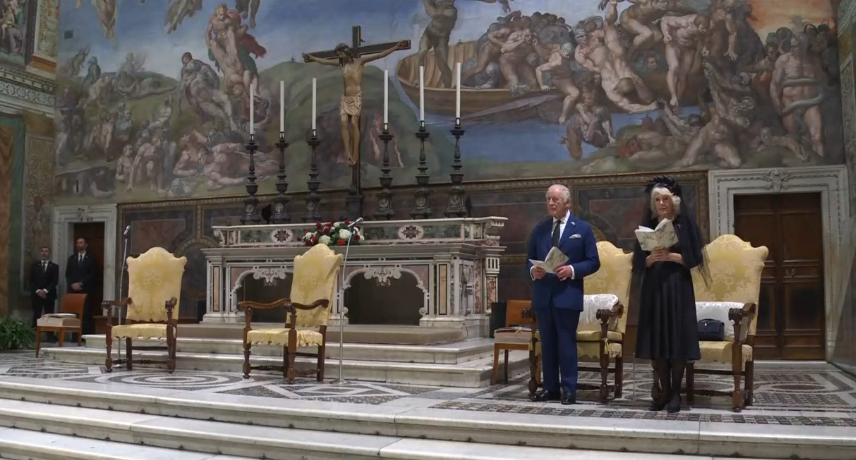 Re Carlo III e Camilla in Vaticano: la prima preghiera con un Papa dopo cinque secoli di divisione
