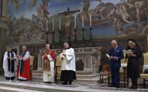 Re Carlo III e Camilla in Vaticano: la prima preghiera con un Papa dopo cinque secoli di divisione