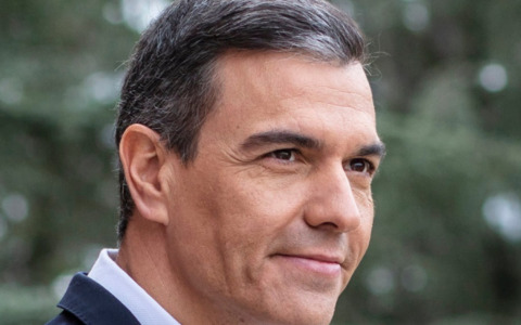 Stop al cambio dell’ora, Sánchez rilancia la sfida all’Ue: “Dal 2026 basta”