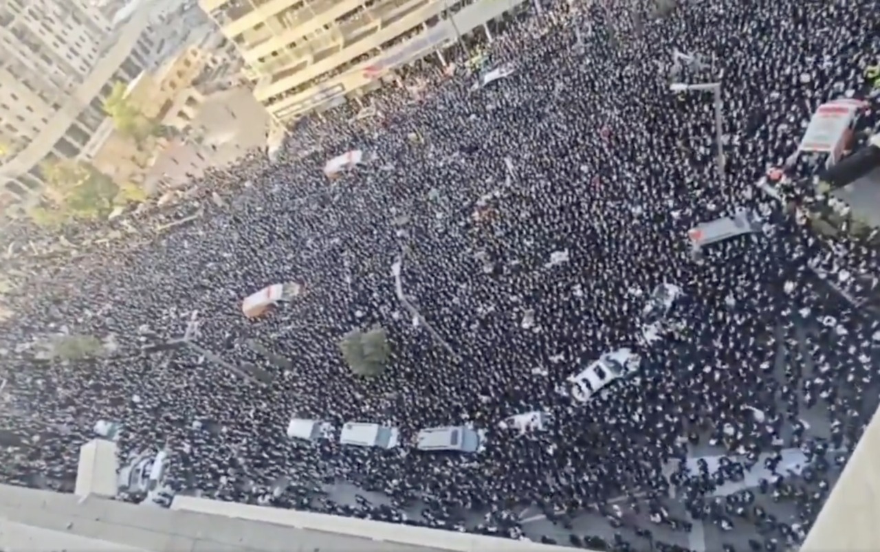 Gerusalemme, 200mila ebrei ultraortodossi protestano contro Netanyahu e la leva militare obbligatoria